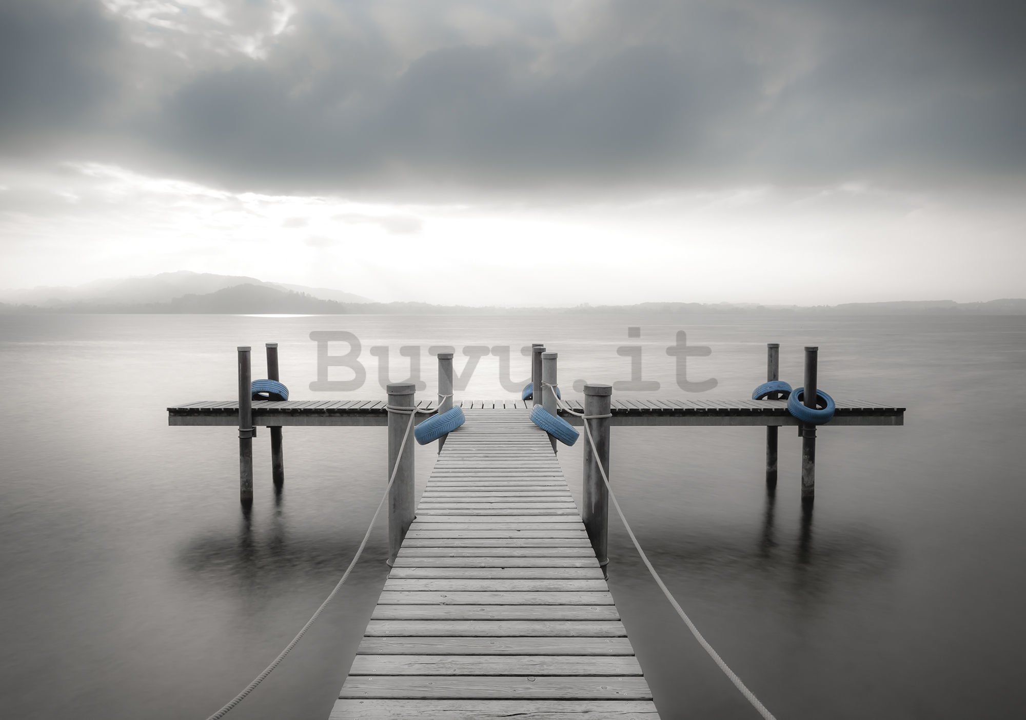 Fotomurale: Passerella di legno verso il mare (bianco e nero) - 184x254 cm